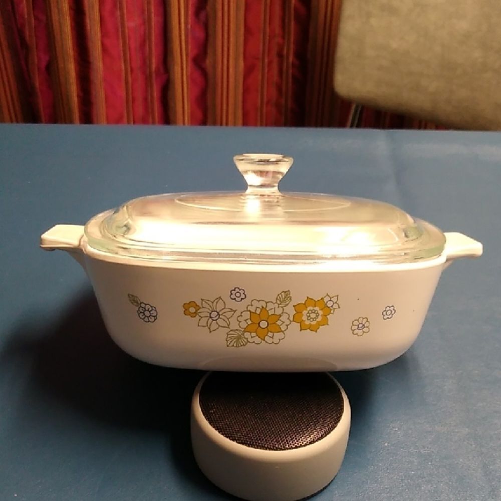 Corning Ware Floral Bouquet Pattern Floral White Casserole Dish with Lid